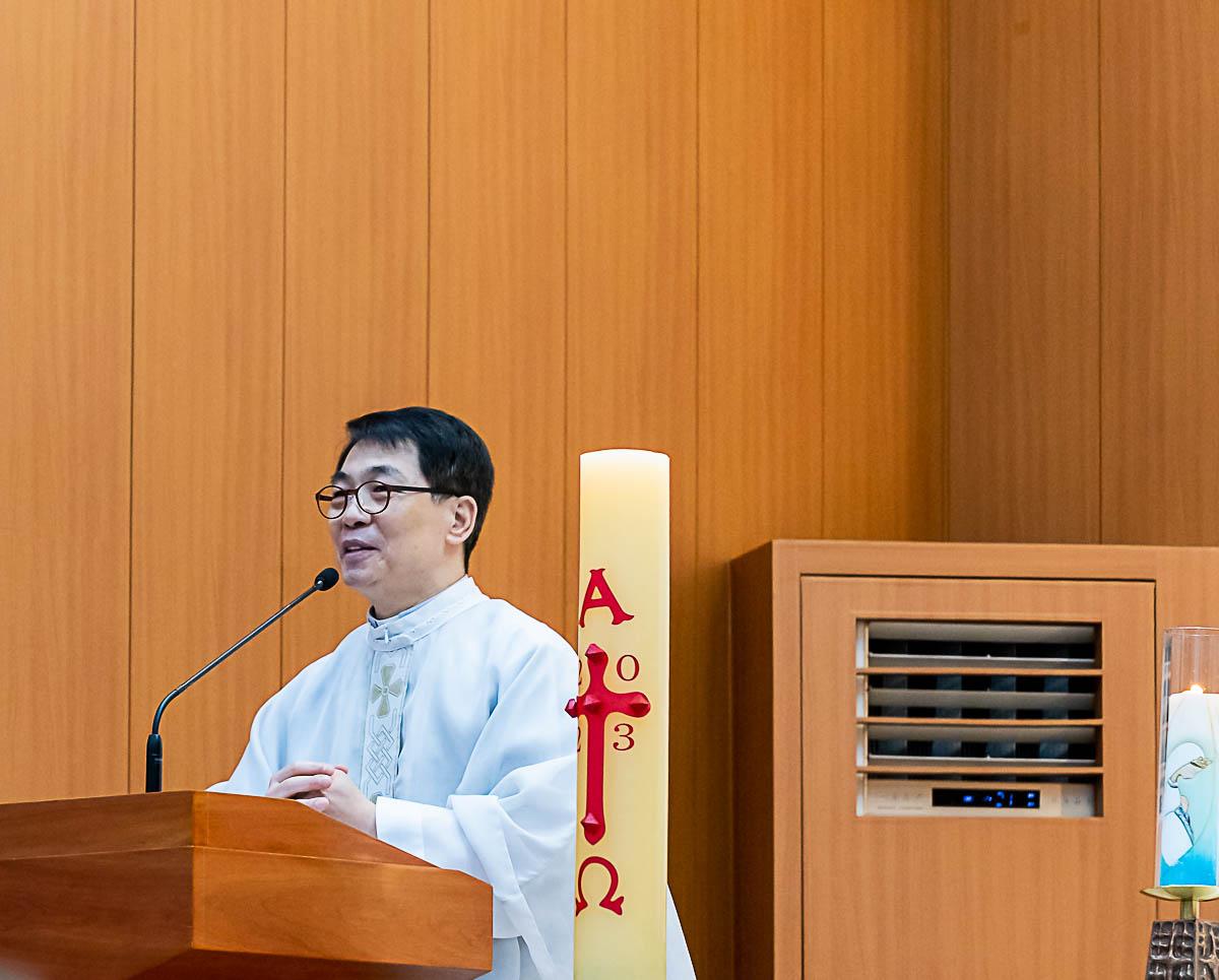 신부님사진.jpg