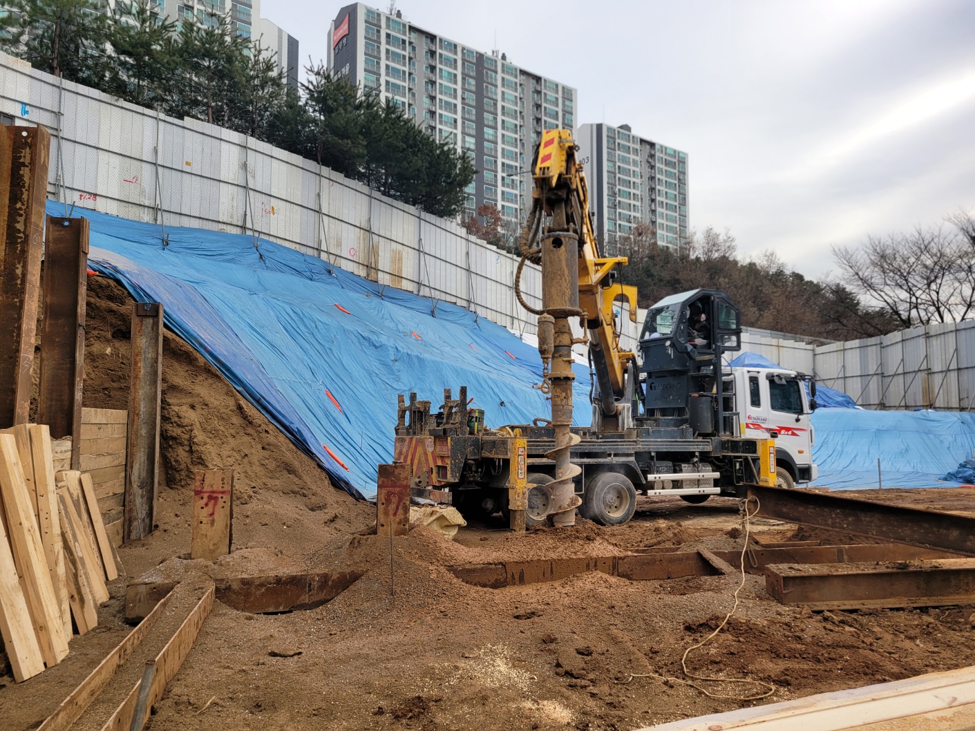 4. 2024.12.17(화)_SIDE PILE 천공 및 근입(11공천공).jpg
