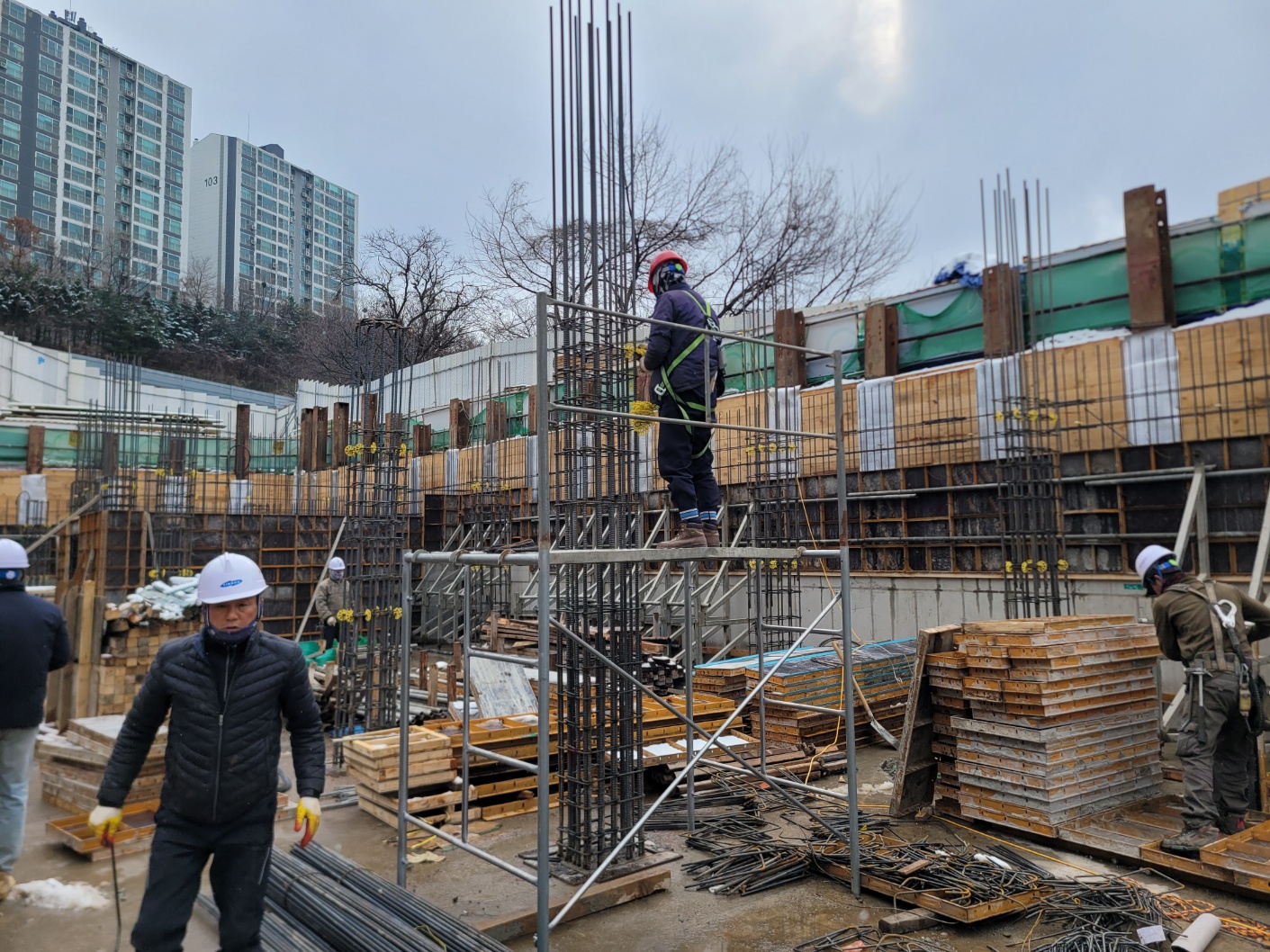 6. 2025.03.18(화)_B1F 기둥 철근배근.jpg